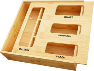 SpaceAid Organizador de almacenamiento de bolsas para cajón de cocina, organizador de bambú, compatible con un galón, cuarto de galón, sándwich y bolsa de tamaño variado (1 caja con 4 ranuras)