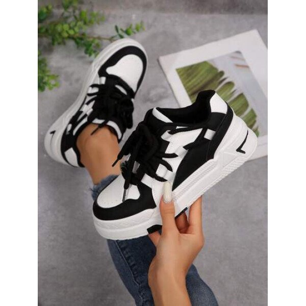 Nuevos zapatos de skate para estudiantes mujer primavera 2025 en blanco y negro, zapatillas de moda versátiles y respirables, zapatos casuales estilo Ins