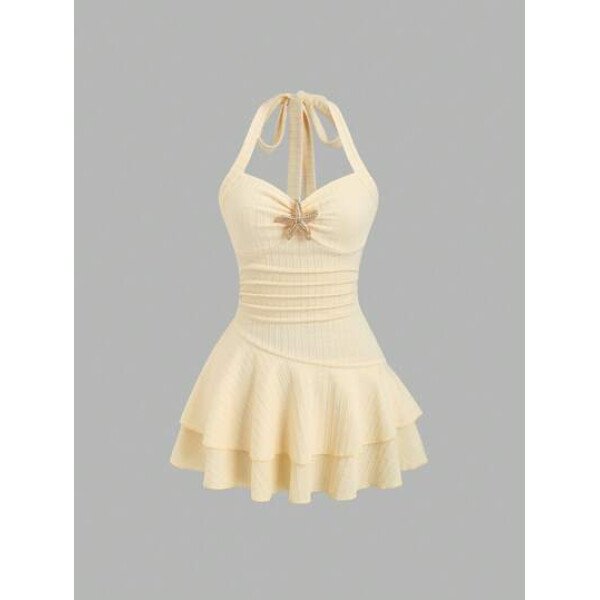 Sweetra Nuevo vestido mini elegante para mujer apropiado para la playa y vacaciones de verano, con tela con textura, cuello halter, lazo delantero, busto fruncido, decoración metálica, falda con volantes en capas y dobladillo juguetón