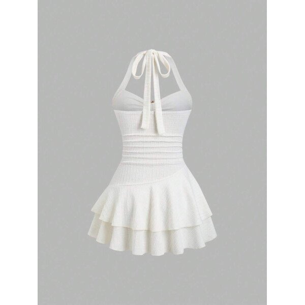 Sweetra Nuevo vestido mini elegante para mujer apropiado para la playa y vacaciones de verano, con tela con textura, cuello halter, lazo delantero, busto fruncido, decoración metálica, falda con volantes en capas y dobladillo juguetón - Imagen 6