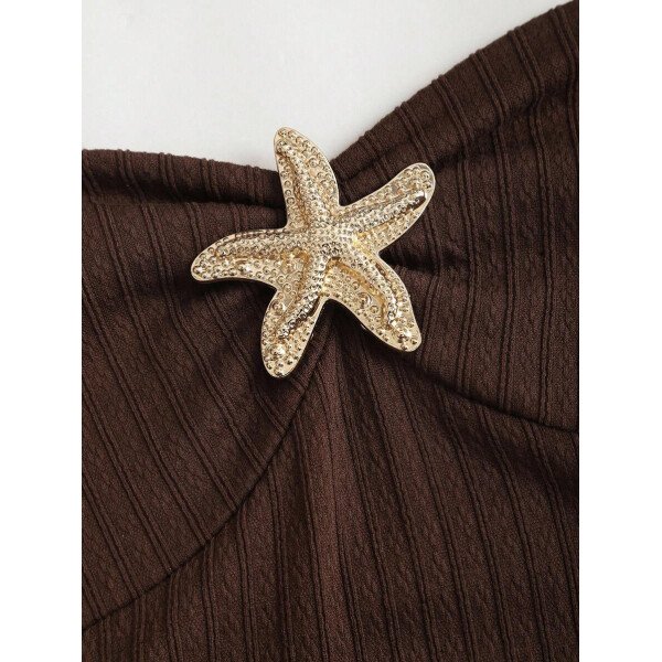 Sweetra Nuevo vestido mini elegante para mujer apropiado para la playa y vacaciones de verano, con tela con textura, cuello halter, lazo delantero, busto fruncido, decoración metálica, falda con volantes en capas y dobladillo juguetón - Imagen 43