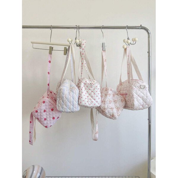 Bolso de viaje con estampado floral y lazo con volantes, bolso de viaje para niñas, bolso de fin de semana para niñas, bolso de hombro para mujer, bolso de yoga, bolso deportivo, bolso de fin de semana para niñas, bolso de lona acolchado con cremallera adecuado para damas y niñas, regalo para el Día de San Valentín, bolso de regalo de Año Nuevo, accesorios escolares, artículos escolares, artículos de viaje, vacaciones, bolso de lona, equipaje, bolso de viaje para mujeres - Imagen 4