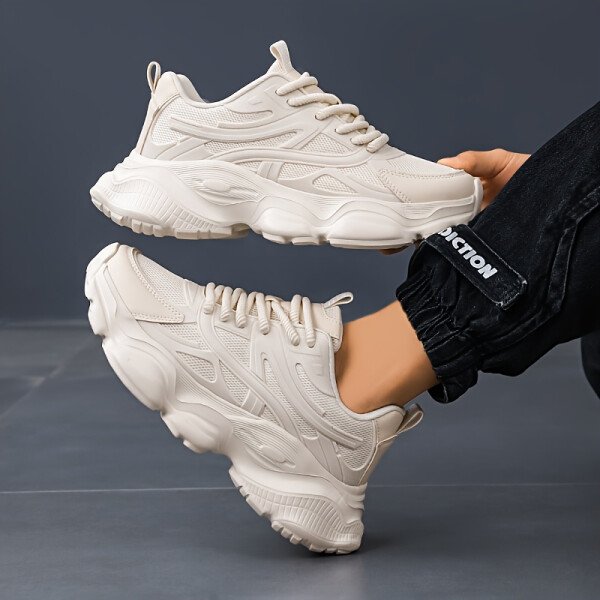 Zapatillas de Hombre Beige con Plataforma Gruesa para Aumentar la Estatura - Zapatos Mid-Top Adelgazantes, Confort Arqueado y Amortiguación Ideal para Correr, Gimnasio o Uso Casual: Diseño Redondo en Punta (Beje/Blanco), Cierre tipo Cordones, Versátiles Todo el Tiempo del Día (Ligeros & Duraderos) – Perfectas tanto Para Eventos Formales como Diarios. Parte Superior Transpirable e Interior Acogedor que Brinda Comodidad Durante todo El día, Zapatillas Altas para Hombres, - Imagen 8