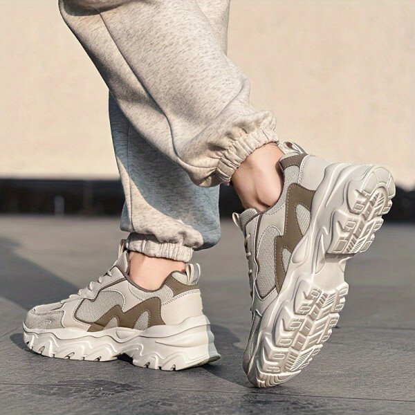 Tenis casuales para hombre, transpirables con malla y parte superior de PU, suela gruesa de EVA, diseño con cordones para actividades al aire libre, correr y uso diario | Zapatos casuales modernos de caña baja | Plantilla cómoda de tela - Imagen 5