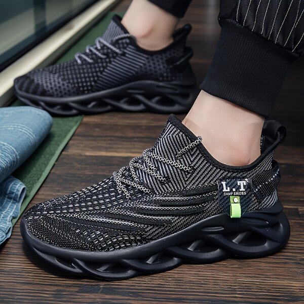 Zapatillas de Senderismo Bajas para Hombre - Tejido Transpirable, Tecnología Arco y -Olor, Suela MD Acolchada Gruesa, Diseño Ergonómico con Tracción Antideslizante: Zapatos Ligeros Ideales para Gimnasio, Jogging o Caminatas (/Gris/Blanco) – Nuevo Design Verano 2025, Cierre Slip-On, Amortiguación EVA, Opciones en Colores Sólidos, Estilo Minimalista. Botines Deportivos Mínimos e Impermeables - Imagen 4