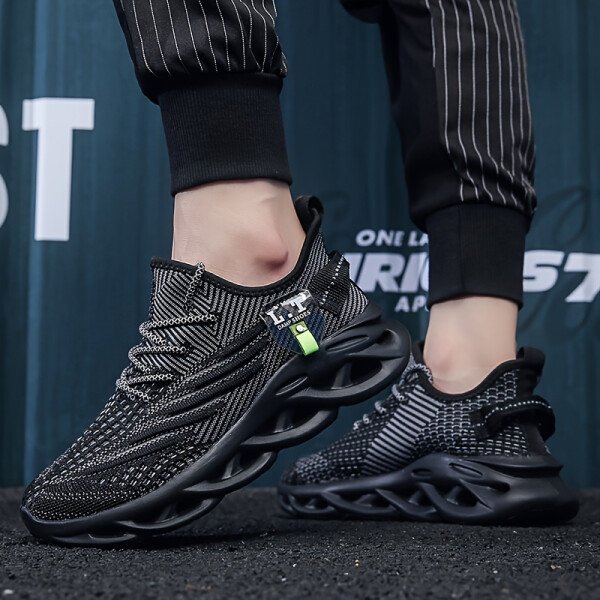 Zapatillas de Senderismo Bajas para Hombre - Tejido Transpirable, Tecnología Arco y -Olor, Suela MD Acolchada Gruesa, Diseño Ergonómico con Tracción Antideslizante: Zapatos Ligeros Ideales para Gimnasio, Jogging o Caminatas (/Gris/Blanco) – Nuevo Design Verano 2025, Cierre Slip-On, Amortiguación EVA, Opciones en Colores Sólidos, Estilo Minimalista. Botines Deportivos Mínimos e Impermeables - Imagen 5