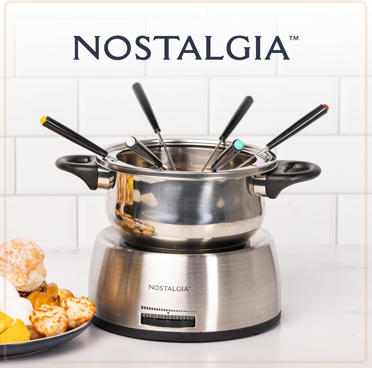 Nostalgia - Olla de fondue eléctrica de acero inoxidable para 6 tazas con control de temperatura, 6 tenedores codificados por color y olla extraíble, para chocolate, dulces, queso, salsas y más - Imagen 5