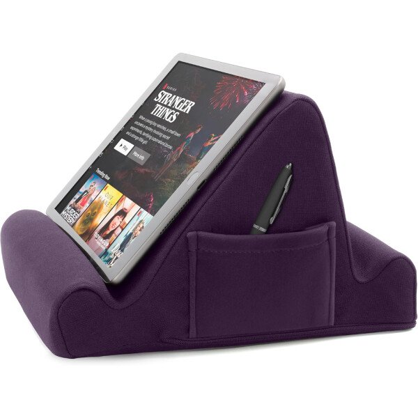 Brookstone - Soporte para tablet de escritorio de espuma viscoelástica, para teléfonos, iPads, lectores de libros electrónicos, 2 ángulos de visión, 2 bolsillos laterales para accesorios, cojín para - Imagen 28