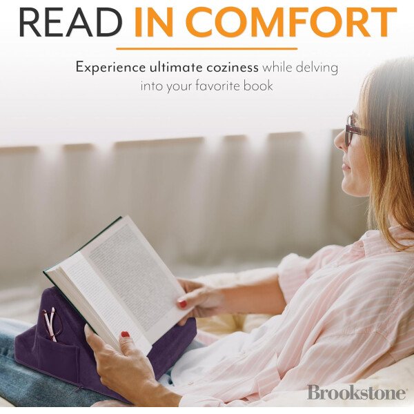 Brookstone - Soporte para tablet de escritorio de espuma viscoelástica, para teléfonos, iPads, lectores de libros electrónicos, 2 ángulos de visión, 2 bolsillos laterales para accesorios, cojín para - Imagen 31
