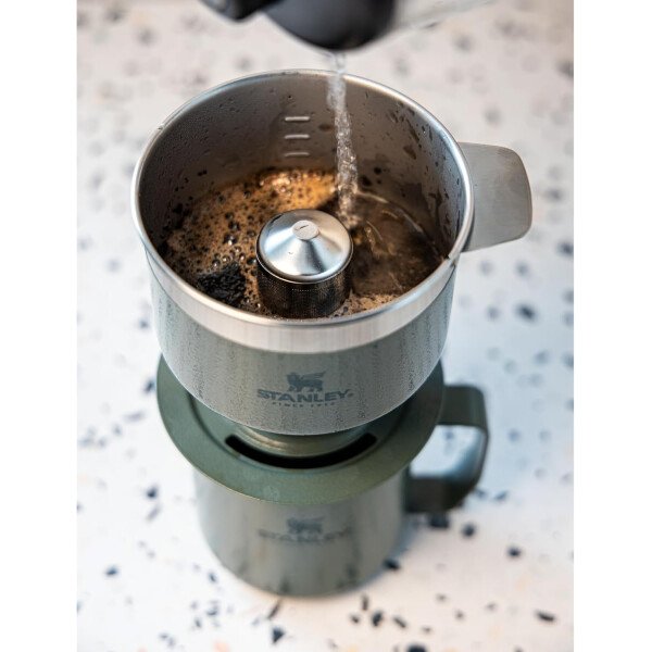 Stanley Perfect Brew - Juego de taza de campamento de 12 onzas con tapa incluida, cafetera de goteo con filtro reutilizable, acero inoxidable aislado sin BPA, color crema brillante - Imagen 5