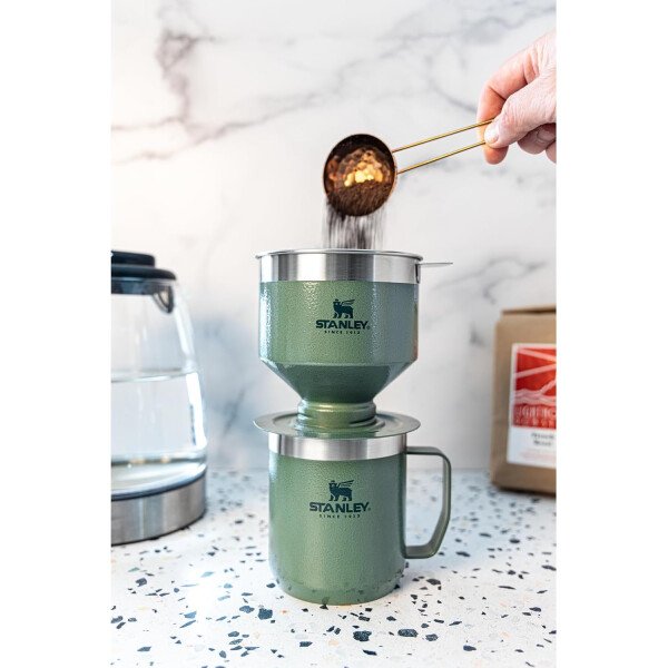 Stanley Perfect Brew - Juego de taza de campamento de 12 onzas con tapa incluida, cafetera de goteo con filtro reutilizable, acero inoxidable aislado sin BPA, color crema brillante - Imagen 6