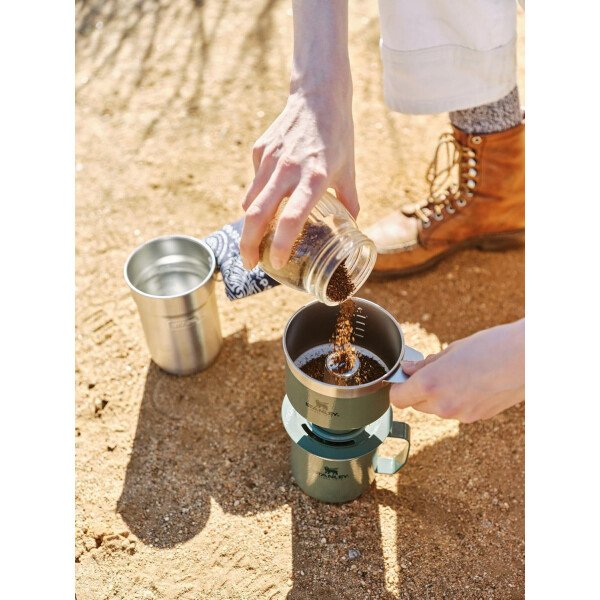 Stanley Perfect Brew - Juego de taza de campamento de 12 onzas con tapa incluida, cafetera de goteo con filtro reutilizable, acero inoxidable aislado sin BPA, color crema brillante - Imagen 18