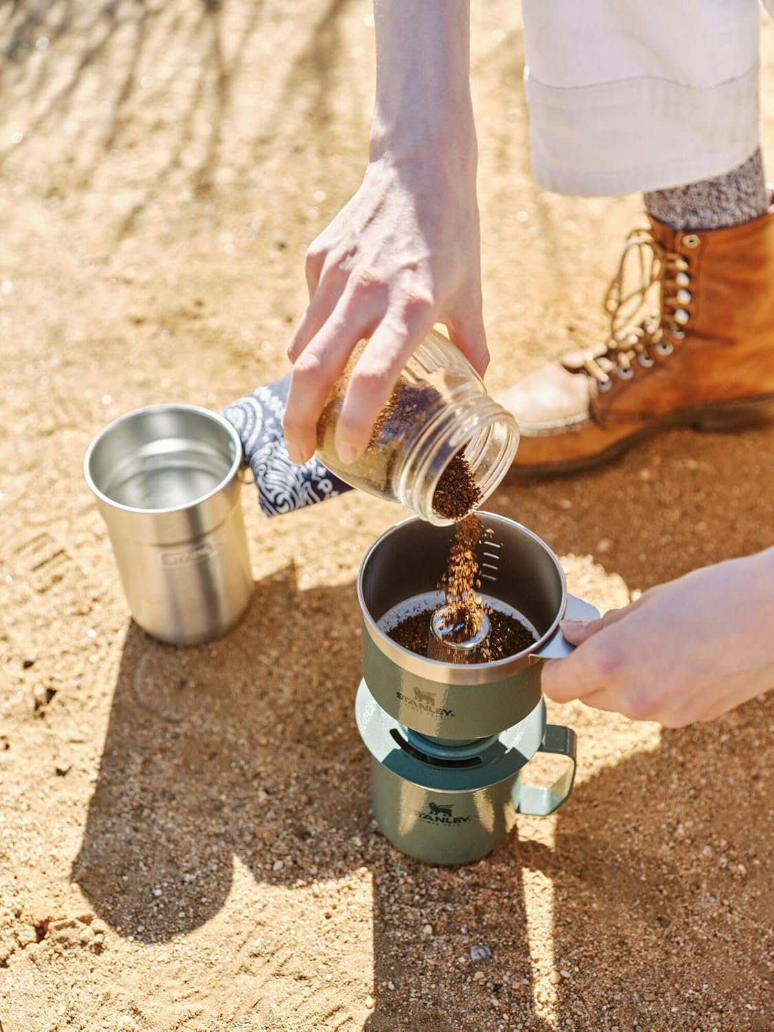 Stanley Perfect Brew - Juego de taza de campamento de 12 onzas con tapa incluida, cafetera de goteo con filtro reutilizable, acero inoxidable aislado sin BPA, color crema brillante - Imagen 18