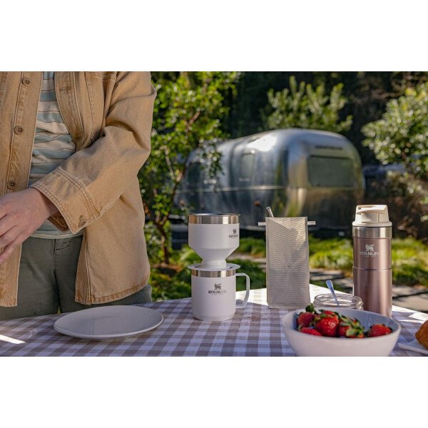 Stanley Perfect Brew - Juego de taza de campamento de 12 onzas con tapa incluida, cafetera de goteo con filtro reutilizable, acero inoxidable aislado sin BPA, color crema brillante - Imagen 37