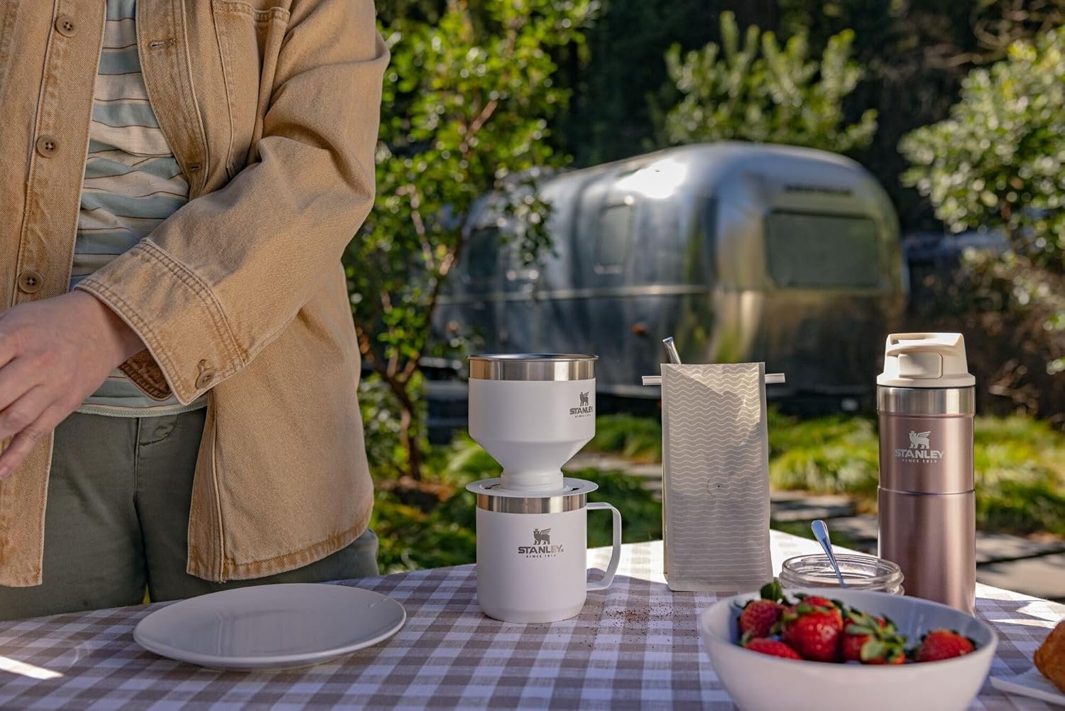 Stanley Perfect Brew - Juego de taza de campamento de 12 onzas con tapa incluida, cafetera de goteo con filtro reutilizable, acero inoxidable aislado sin BPA, color crema brillante - Imagen 37