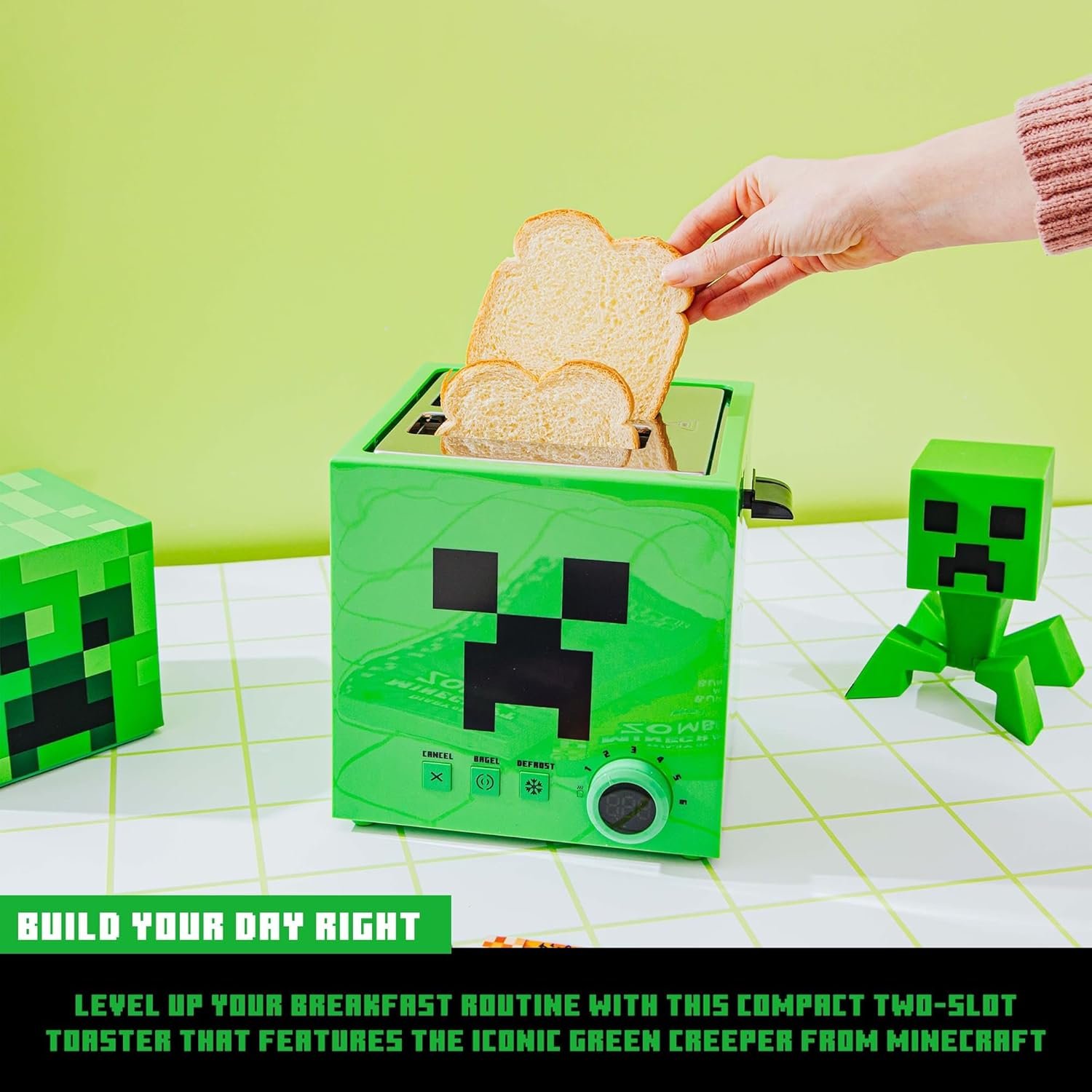 Minecraft Green Creeper - Tostadora de 2 rebanadas para bagels, waffles y panes, cuenta con 6 ajustes con opción de descongelación | Imprime el símbolo de enredadera en el pan - Imagen 3