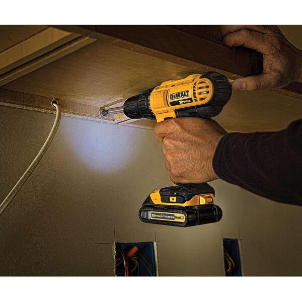 DEWALT - Kit de taladro/destornillador inalámbrico máximo de 20 V, 2 baterías y cargador incluido (DCD771C2) - Imagen 2