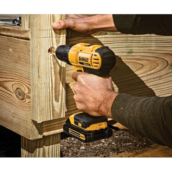 DEWALT - Kit de taladro/destornillador inalámbrico máximo de 20 V, 2 baterías y cargador incluido (DCD771C2) - Imagen 10