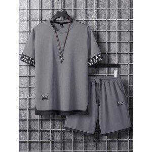 Manfinity Homme Conjunto de camiseta casual de manga corta con cuello redondo y estampado de letras, y pantalones cortos con cordón en la cintura para hombre, conjunto cómodo