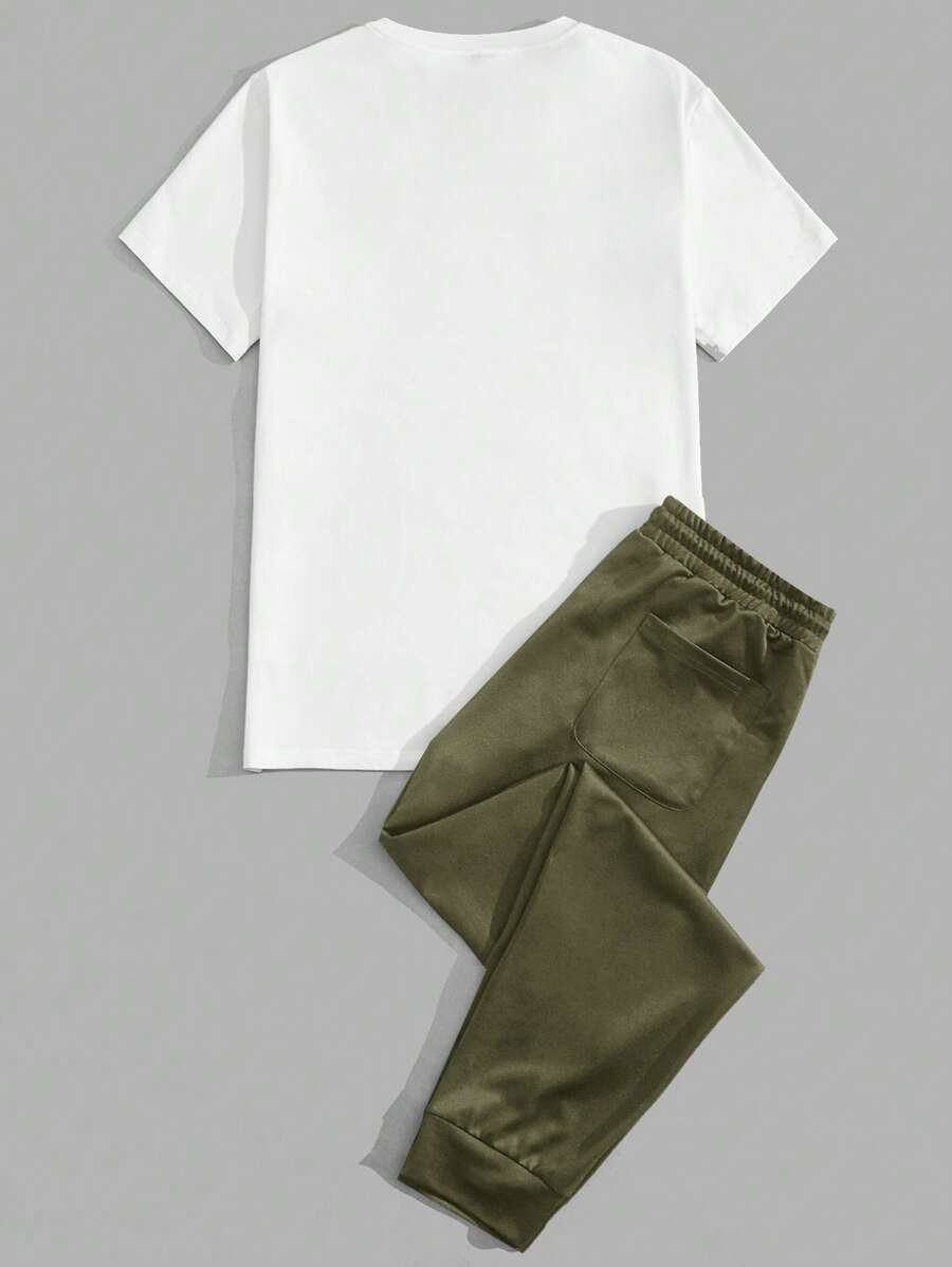 Manfinity NXTstreet 2 piezas Conjunto casual de camiseta de manga corta con cuello redondo y estampado de águila, y pantalones largos con cordón en la cintura y estampado de letras para hombre, atuendo cómodo - Imagen 3