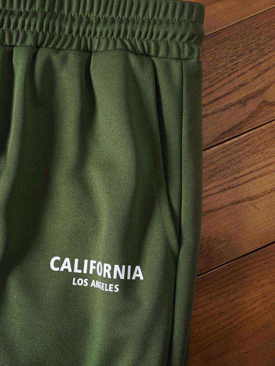 Manfinity NXTstreet 2 piezas Conjunto casual de camiseta de manga corta con cuello redondo y estampado de águila, y pantalones largos con cordón en la cintura y estampado de letras para hombre, atuendo cómodo - Imagen 13