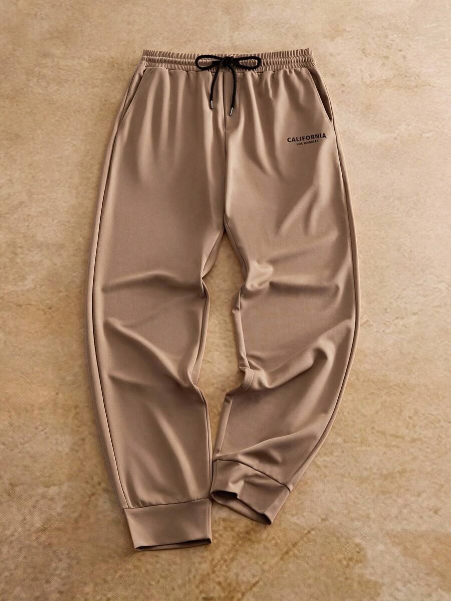 Manfinity NXTstreet 2 piezas Conjunto casual de camiseta de manga corta con cuello redondo y estampado de águila, y pantalones largos con cordón en la cintura y estampado de letras para hombre, atuendo cómodo - Imagen 31